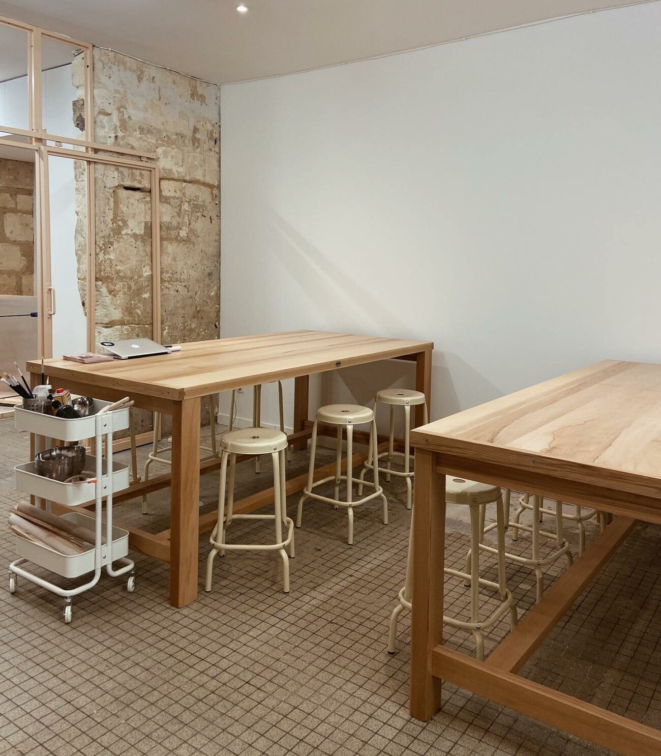 Ex Réalisation Tables Hêtre Massif Sur Mesure Pour Atelier De Céramique